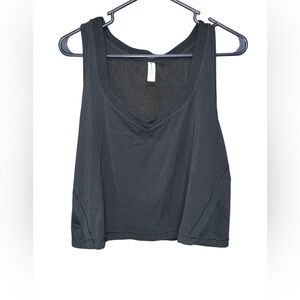 Athleta Black Cropped Workout Top with Lace Pattern on the Back size 1X